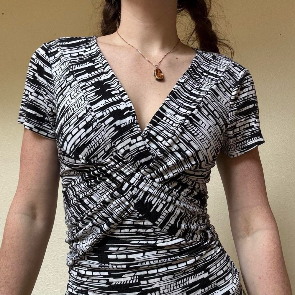 Cable & Gauge Y2K black and white top with ruched v neck